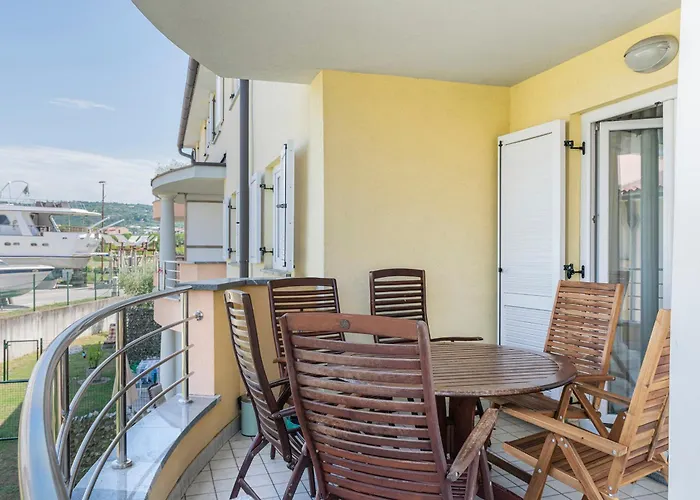 Dvosobni Komfort Apartma Garbin 711 - Two Bedroom Comfort Garbin 711